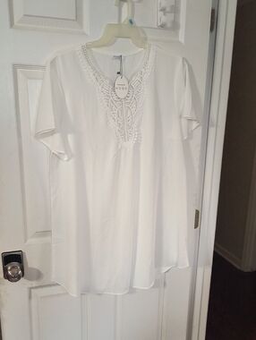 NEW Yekaty White Embroidered V-Neck Tunic Top